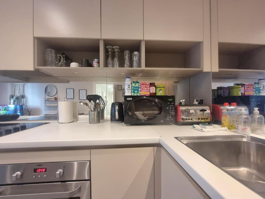 2bed 2bath -pool, Balcony, Gym Lift Apartment *