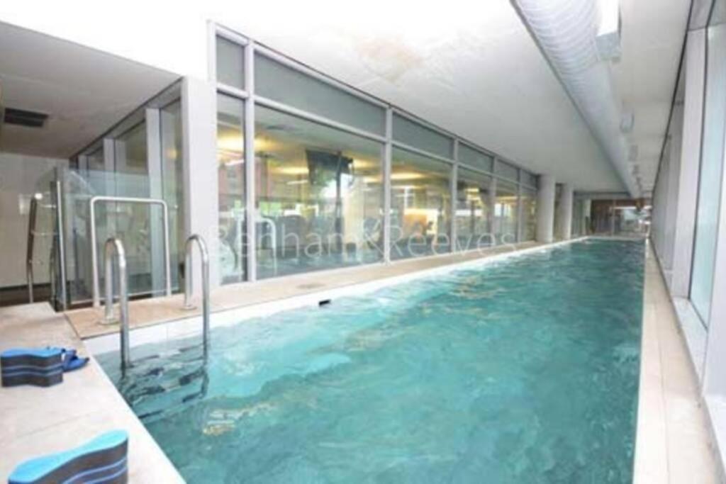Apartment 2bed 2bath -pool, Balcony, Gym Lift *