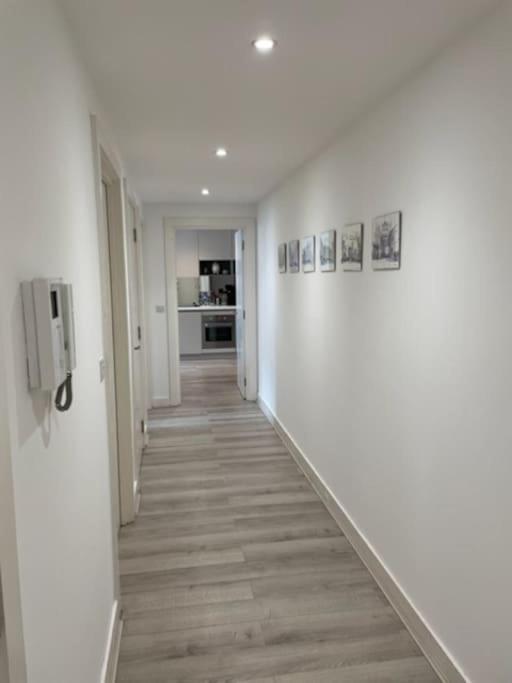 2bed 2bath -pool, Balcony, Gym Lift Apartment London