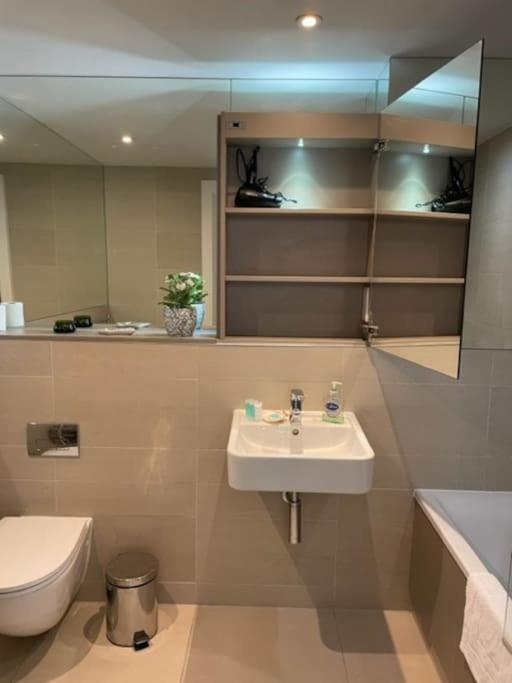 Apartment 2bed 2bath -pool, Balcony, Gym Lift