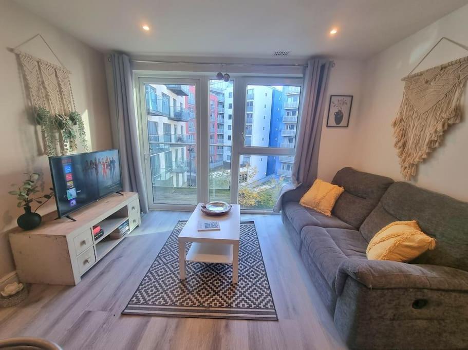 2bed 2bath -pool, Balcony, Gym Lift Apartment *