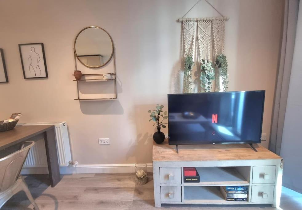 Apartment 2bed 2bath -pool, Balcony, Gym Lift