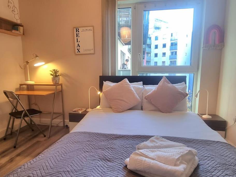 2bed 2bath -pool, Balcony, Gym Lift London