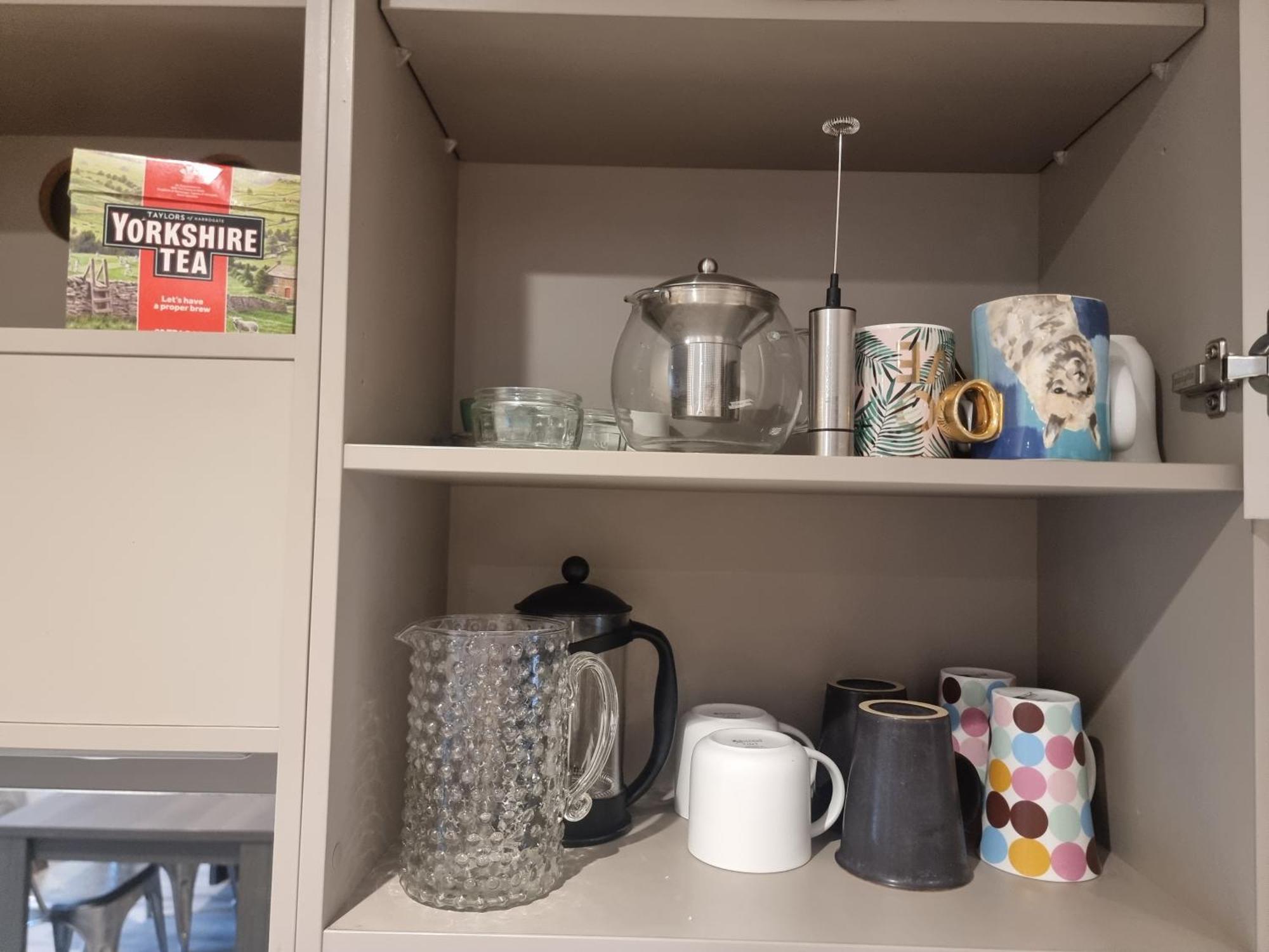 2bed 2bath -pool, Balcony, Gym Lift Apartment London