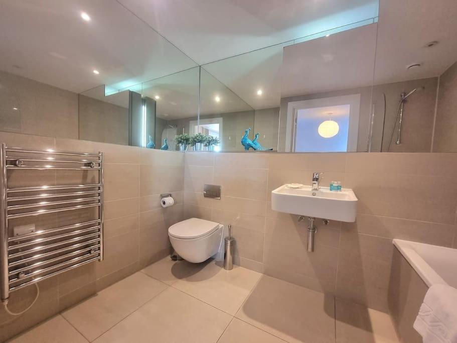 2bed 2bath -pool, Balcony, Gym Lift