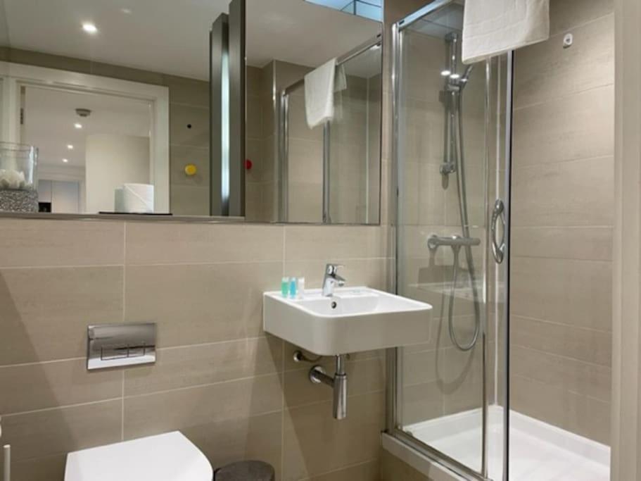 2bed 2bath -pool, Balcony, Gym Lift Apartment