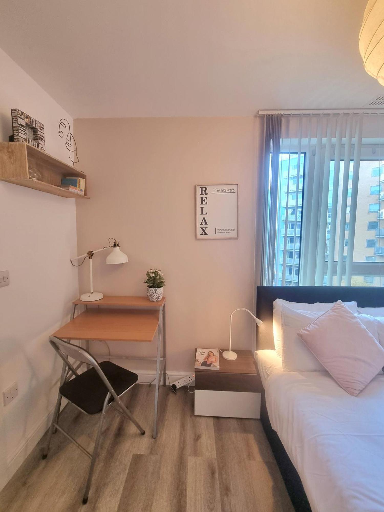 2bed 2bath -pool, Balcony, Gym Lift London